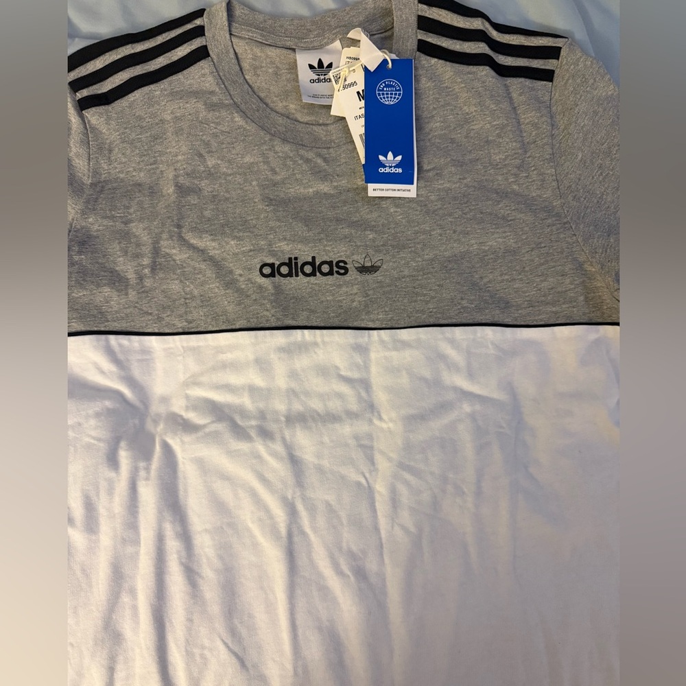 Adidas Men/woman size Medium. NWT gray.